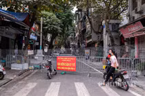 Hà Nội: Phong tỏa một đoạn phố Hàng Vải liên quan 3 ca F0