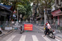 Hà Nội: Phong tỏa một đoạn phố Hàng Vải liên quan 3 ca F0