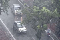 Cảnh báo dông, lốc, sét, mưa đá ở vùng núi Bắc và Trung Bộ