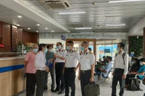 Nguy cơ lây nhiễm Covid-19 của thuyền viên và tàu ra vào cảng không kém sân bay