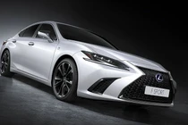 Lexus ES 250 F SPORT.