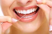 Dùng chỉ nha khoa: Lợi bất cập hại vì sai cách