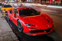 Ngắm nhìn Ferrari SF90 Stradale đầu tiên về Việt Nam trên đường phố