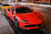 Ngắm nhìn Ferrari SF90 Stradale đầu tiên về Việt Nam trên đường phố