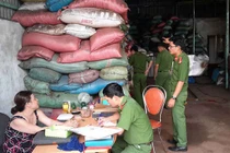 Bộ NN-PTNT thông tin về kết quả xác minh vụ nhuộm phế phẩm cà phê, sỏi đá bằng bột pin