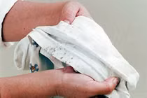  Loại bỏ vết mốc trên quần áo