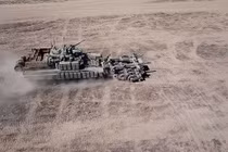 Quân đội Nga ồ ạt diễn tập thục luyện robot rà phá bom mìn