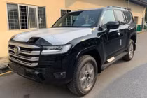 “Bóc tem” Toyota Land Cruiser 2022 đầu tiên về Việt Nam: sang trọng kiểu giản dị, đắt hơn khoảng 400 triệu vì “lạc“
