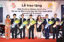 Honda tặng Giải thưởng Honda Y-E-S lần thứ 14 cho kỹ sư, nhà khoa học trẻ Việt Nam