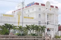 Lấn chiếm đất xây khách sạn vẫn được cấp sổ đỏ