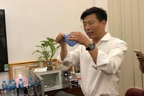 Có nên khử khuẩn khẩu trang bằng lò vi sóng?