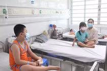 Xuất huyết tiêu hóa nặng sau khi uống thuốc hạ sốt ibuprofen