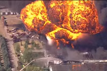 Nổ nhà máy hóa chất, 1.000 người Mỹ sơ tán