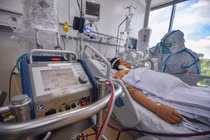 Thành lập 35 trung tâm hồi sức tích cực Covid-19