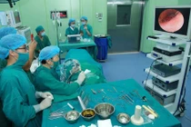 Phẫu thuật nội soi triệt căn xương chũm tránh biến chứng nguy hiểm