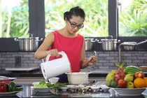 Giảm số giờ làm việc nội trợ không lương của nữ so với nam giới