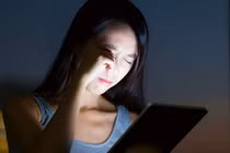 Ngăn chặn tác hại của ánh sáng xanh