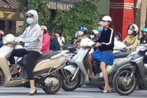 Hà Nội bắt buộc đeo khẩu trang nơi công cộng: Người dân đang chấp hành tốt