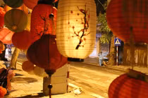 Khoảnh khắc chợ trung thu vắng lặng chưa từng có