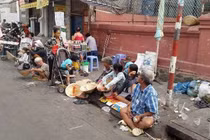 TPHCM: Cho tiền trực tiếp khiến tình trạng người ăn xin xuất hiện nhiều