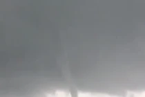 Clip: Vòi rồng xuất hiện tại biển Vũng Áng trước khi bão số 4 đổ bộ