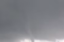 Clip: Vòi rồng xuất hiện tại biển Vũng Áng trước khi bão số 4 đổ bộ