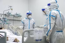 Hàng loạt nhân viên y tế thôi việc trong 18 tháng qua