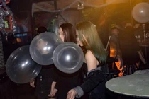 Tổn thương thần kinh do bóng cười