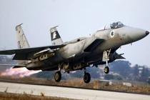 Không quân Israel không kích lực lượng Palestine trên Dải Gaza