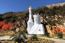 Điểm du lịch có tượng nữ thần tự do "phiên bản lỗi" bị tạm cấm đón khách