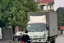 Hải Phòng: Thanh niên lạng lách đánh võng giữa đường