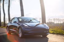 Đức phát triển hệ thống pin điện mặt trời trên các xe ô tô