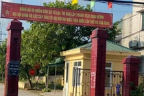 Phó bí thư xã đánh bạc bị đình chỉ công tác