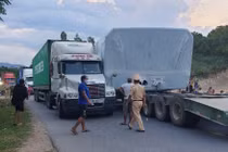 Đề nghị tạm thu hồi giấy phép lưu hành xe siêu trường chở thiết bị điện gió