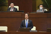 Đại biểu chất vấn: Bác sĩ được làm thêm sao giáo viên lại không được dạy thêm?