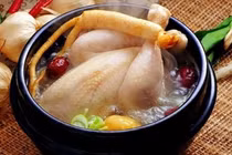 Gà hầm đại táo chữa thiếu máu, chảy máu cam