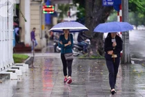 Hà Nội đêm nay mưa giảm, nhiệt độ còn 23-24 độ C