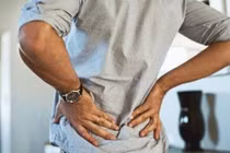Bị đau cột sống thắt lưng đột ngột có nguy hiểm không?