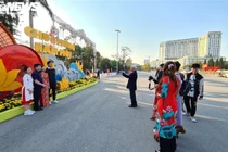 TRỰC TIẾP: Người dân cả nước chờ đón năm mới Tân Sửu 2021