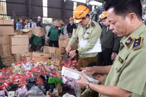 Hàng giả, hàng nhái: Đa dạng hình thức, triệt phá nhiều vẫn nở rộ