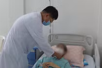 Phẫu thuật tuyến giáp nội soi ngả nách bằng dao siêu âm