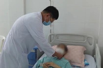 Phẫu thuật tuyến giáp nội soi ngả nách bằng dao siêu âm