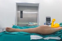 Phẫu thuật u xương khổng lồ cho chàng trai 18 tuổi