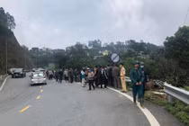 Va chạm khiến ô tô rơi xuống vực ở Tam Đảo: 4 người chết, 1 người bị thương