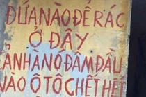 Dòng chữ trên tường