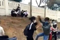 Clip: Nữ sinh Thanh Hóa túm tóc đánh nhau dữ dội