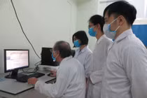 Chuyện về ông tiến sĩ "chế" văcxin chống cúm gia cầm H5N1