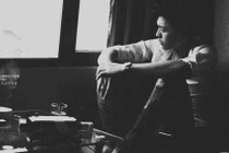 Sắp cưới, bạn gái vẫn nhắn tin cho người yêu cũ