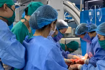 4 người hiến máu cứu sản phụ rau tiền đạo trung tâm có nhóm máu cực hiếm B/Rh(-)