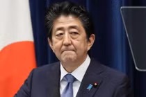 Cựu Thủ tướng Nhật Bản xin lỗi người dân vì bê bối tài trợ chính trị